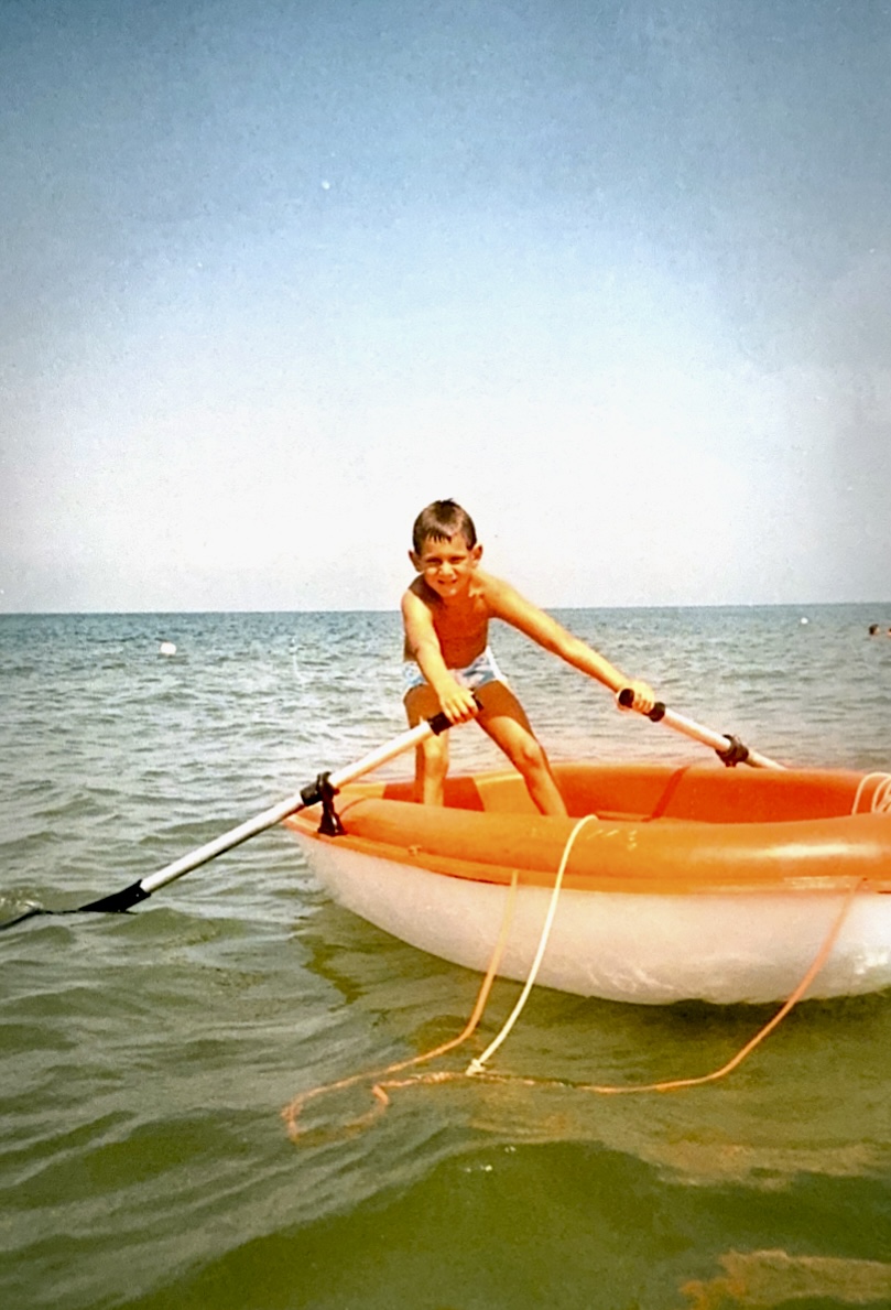Federico as a child rowing at sea
